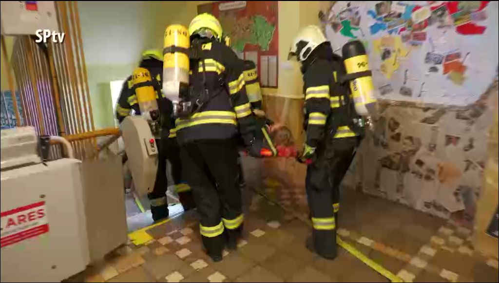 Tűzvédelmi Gyakorlat A Szlovák Alapiskolában